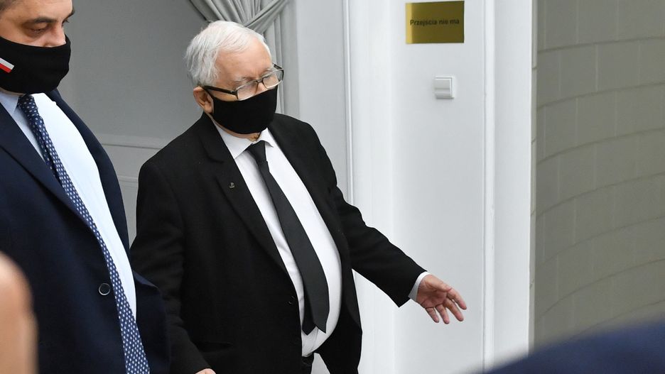 Jarosław Kaczyński z obstawą. Do kościoła wiozła go kolumna 4 aut