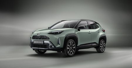 Święty spokój w modnym wydaniu. Hybrydowy crossover Toyoty z nawet 10-letnią gwarancją