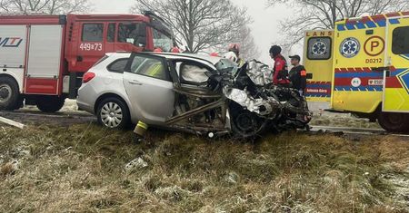 Śmiertelny wypadek. Kierowca nagle zjechał na drugi pas