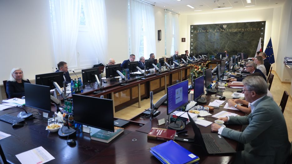 Posiedzenie
Leszek Szyma�ski
Krajowa Rada S�downictwa, Krajowej Rady S�downictwa, KRS, posiedzenie, sad�w, s�downictwo, s�dy