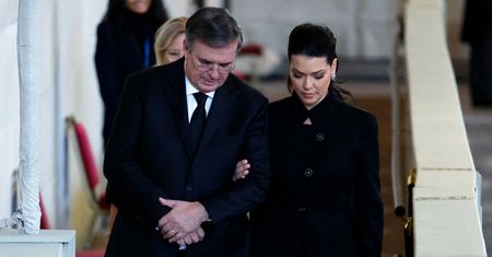Zrobili to na pogrzebie królowej. Zdjęcie z ceremonii wywołało falę oburzenia