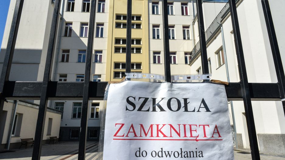 Szkoły nie mają żadnego kontaktu z częścią uczniów. Rzecznik Praw Obywatelskich Adam Bodnar interweniuje