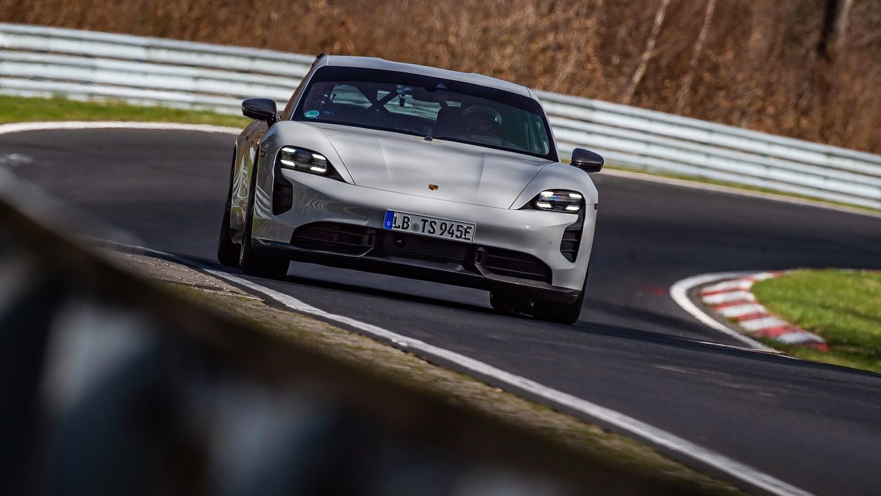 Porsche odzyskało elektryczny rekord Nürburgringu. Taycan Turbo S pokonał teslę