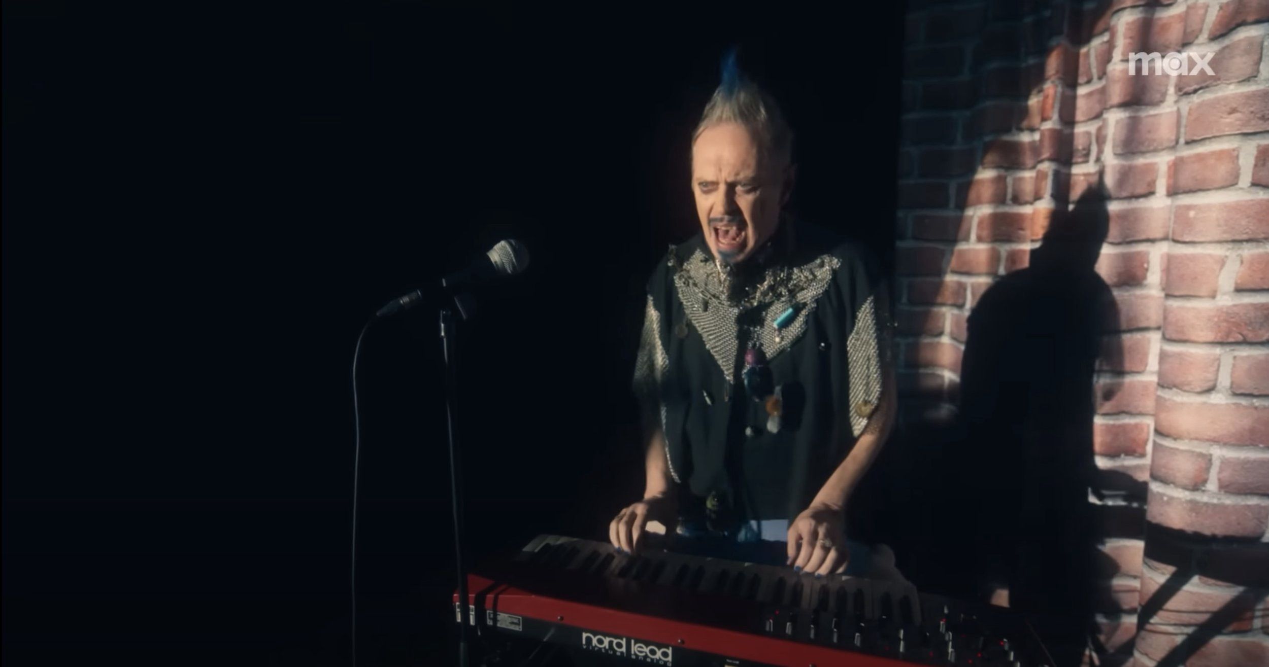 Steve Buscemi gra... literę "Q"