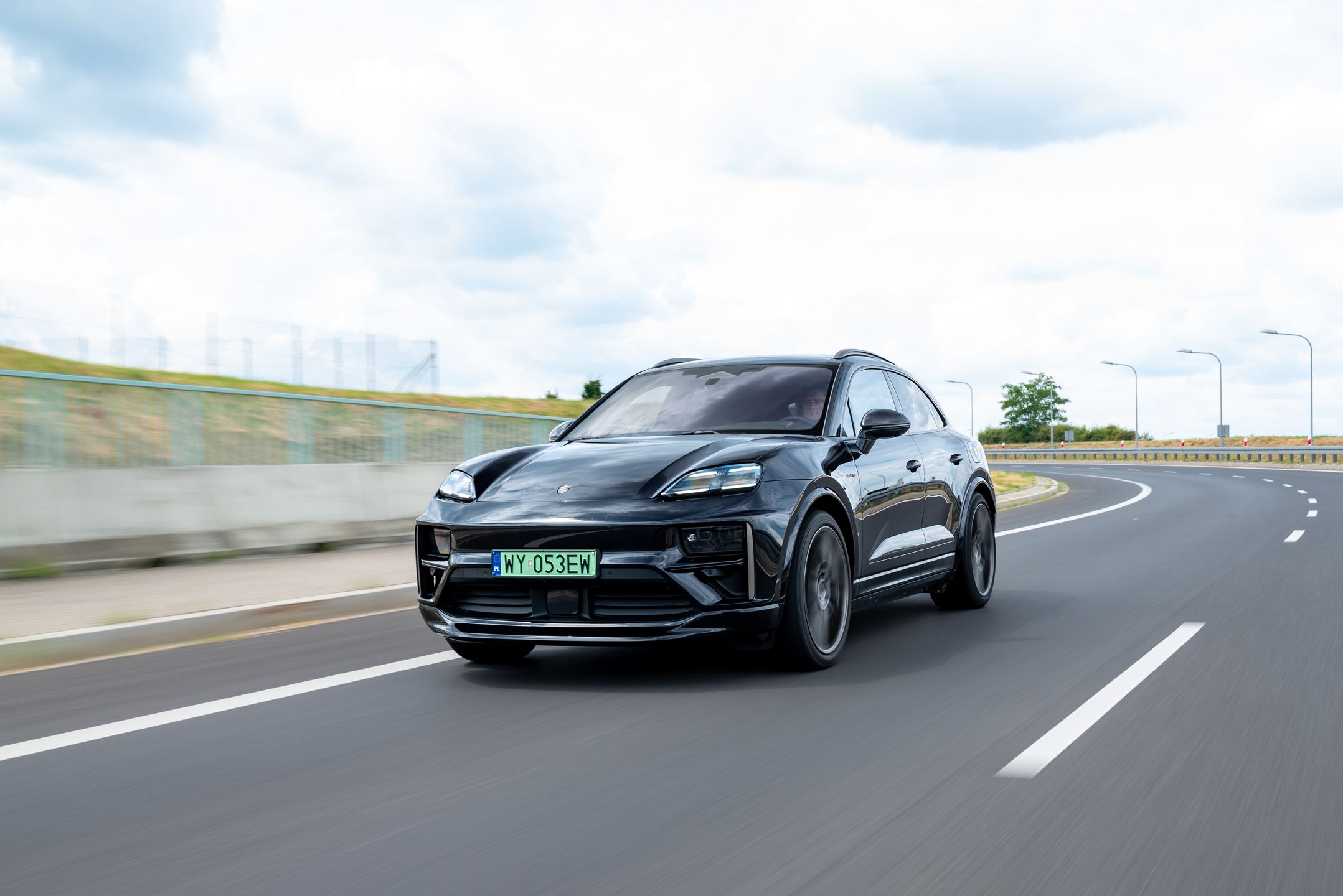 Porsche Macan Turbo EV