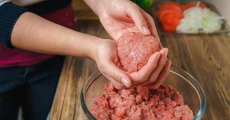 Masz ziemniaki i mięso mielone? Zrób pyszny obiad w 5 minut