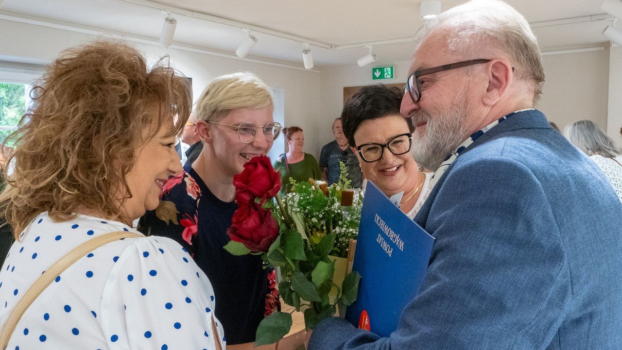 Sztuka, emocje i spełnione marzenie. Wernisaż Ryszarda Dereżyńskiego w Muzeum Regionalnym