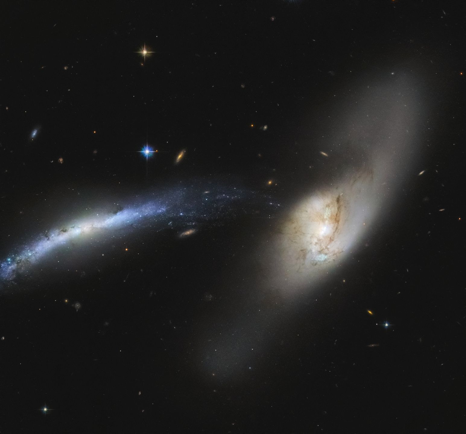 NASA pokazała nowe zdjęcie z Teleskopu Hubble'a. To "kosmiczny wodospad" 1