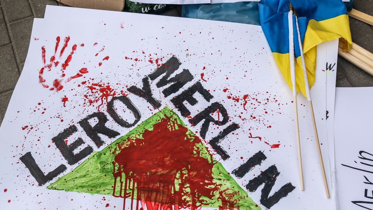 Przed wejściem do marketu z artykułami budowlanymi i dekoracyjnymi Leroy Merlin w Gdańsku odbył się kilka dni temu protest. 