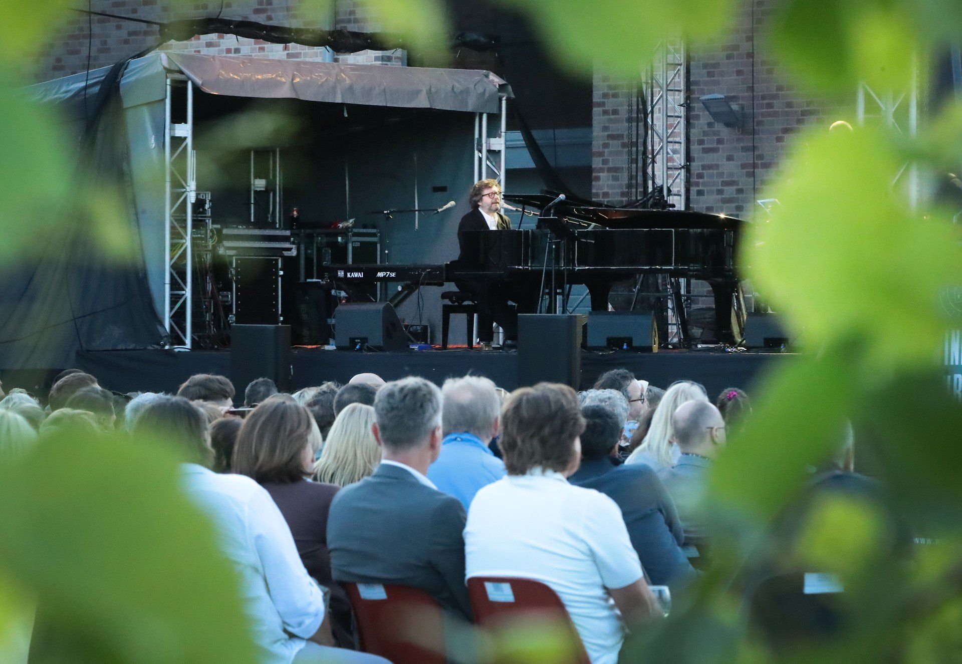 Plenerowy koncert Grzegorza Turnaua i jego przyjaciół w Baniewicach pod Szczecinem