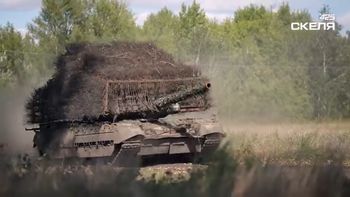 Żołnierze chwalą się swoim czołgiem. Jest nieuchwytny dla Rosjan od 2022 r.