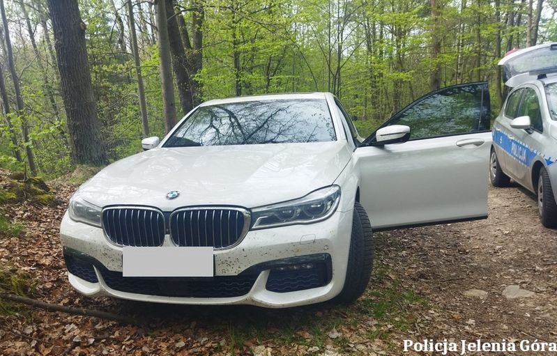 Przyjechali kupić BMW. Sprzedający został bez auta i pieniędzy