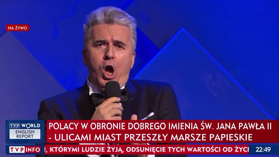 Zaskakujący występ śpiewaka operowego w TVP Info