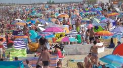 Władysławowo. Setki turystów na plaży. Gubią dzieci i nie boją się koronawirusa