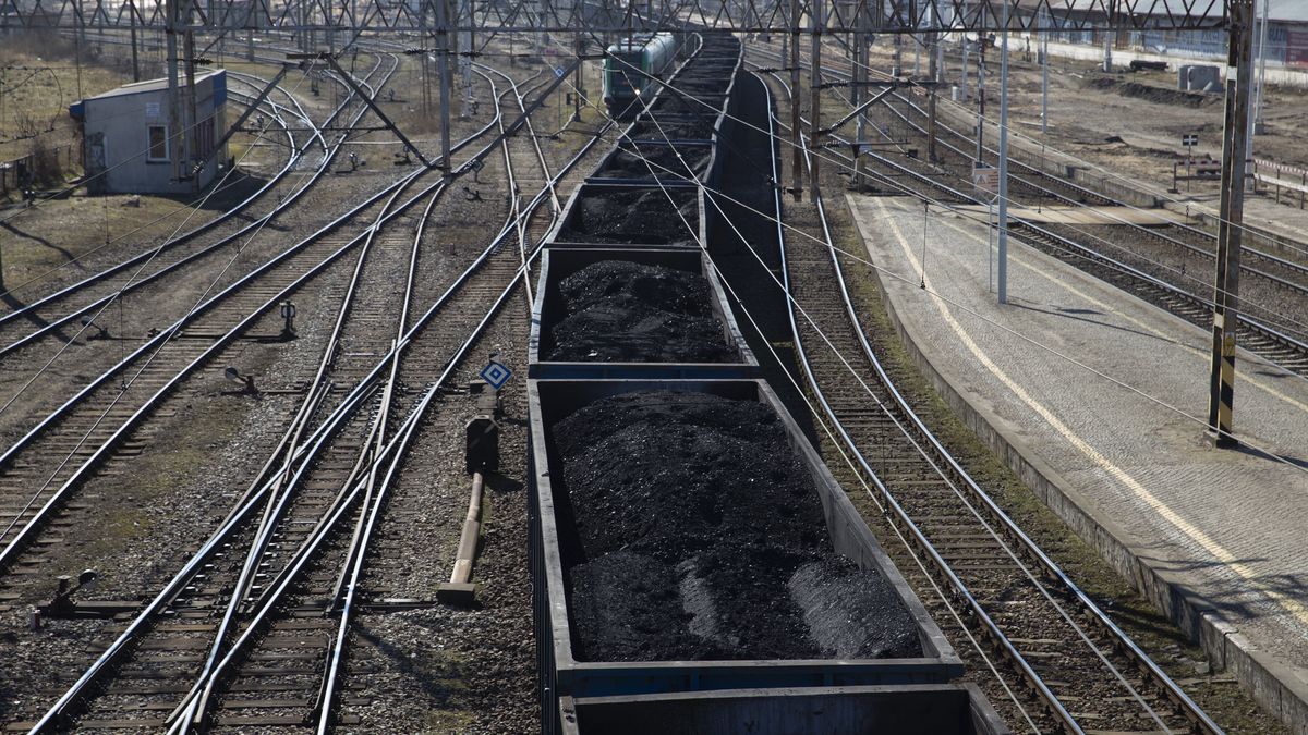 Węgiel będzie dystrybuowany przez samorządy. Czy będzie też podlegał reklamacji?