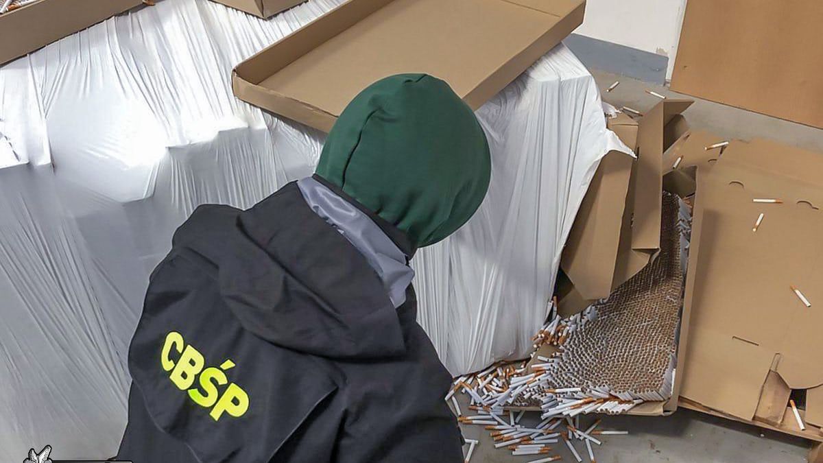 CBŚP rozbiło dwie grupy przestępcze zajmujące się nielegalną produkcją papierosów 