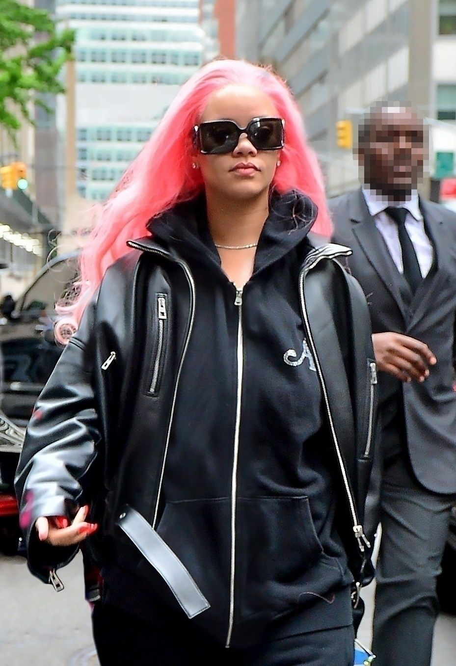 Rihanna dyed her hair pink