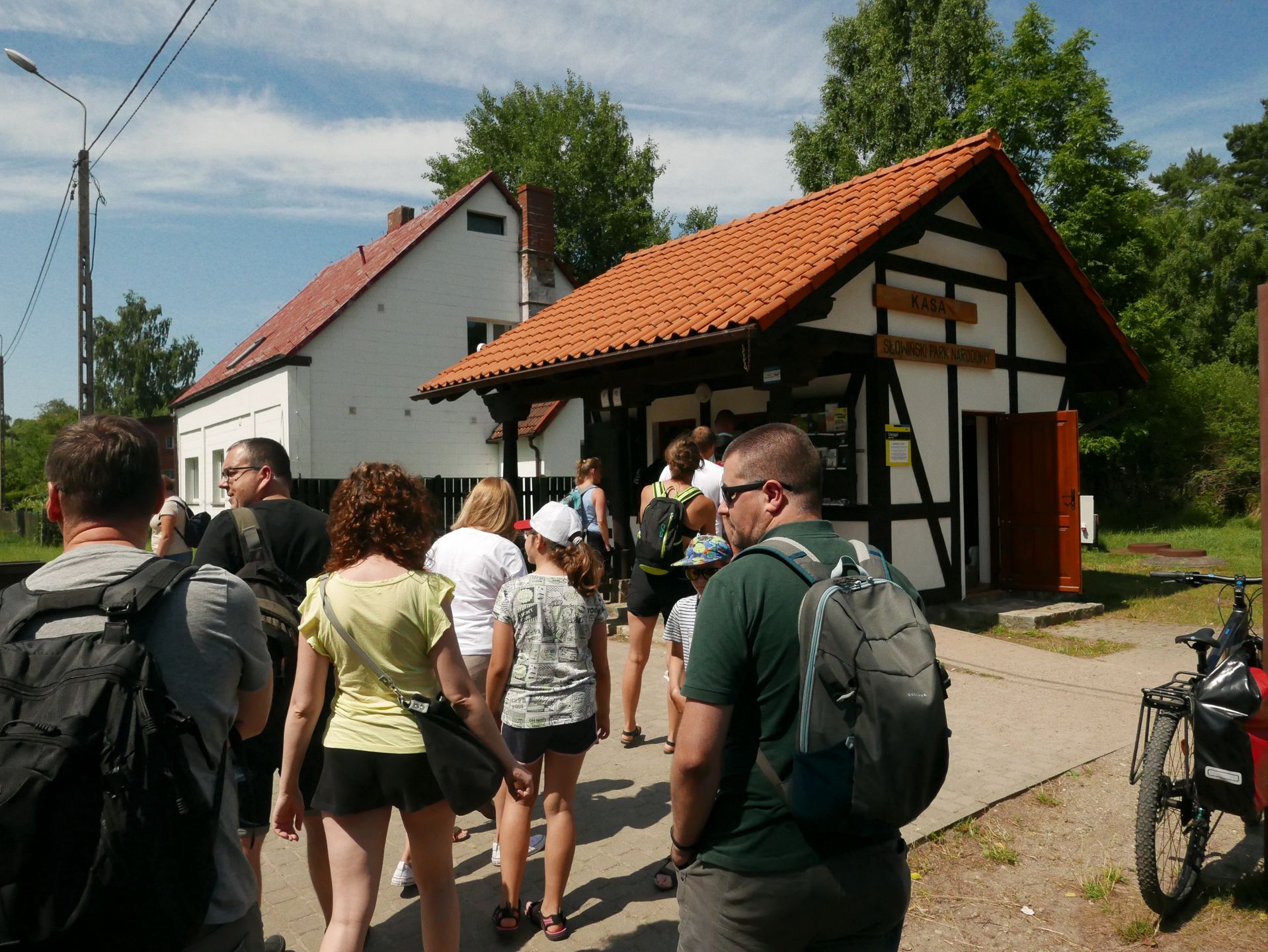 Kolejka do kas do Słowińskiego Parku Narodowego