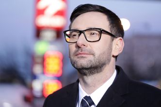 Nowy rok i większy VAT na paliwa. Ale na stacjach podwyżek nie widać. A cena w hurcie znów spada