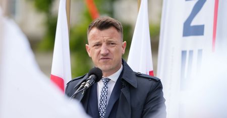 Poseł Konfederacji stanie przed sądem. Chodzi o napaść na policjanta