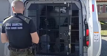 Ukrainiec zatrzymany na granicy z Litwą. Przewoził nielegalnych migrantów