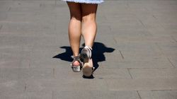 Chorą wątrobę widać na nogach. Ten objaw to sygnał alarmowy