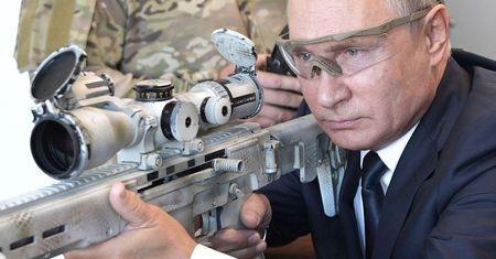 Rosyjski ekonomista: Putinowi nigdy nie skończą się pieniądze na wojnę