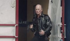 Ed Harris, Ethan Hawke i Milla Jovovich w filmie "Anarchy"