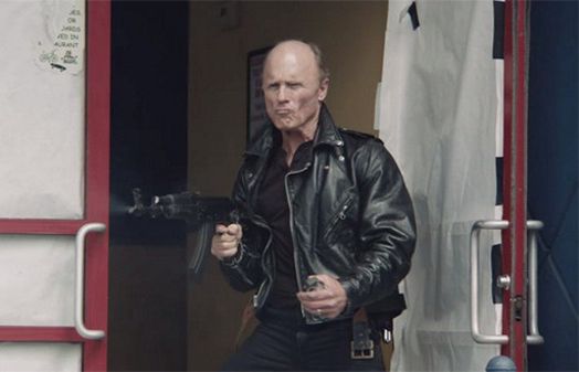 Ed Harris, Ethan Hawke i Milla Jovovich w filmie "Anarchy"