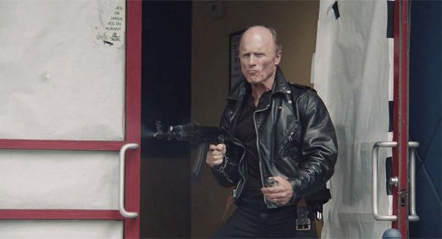 Ed Harris, Ethan Hawke i Milla Jovovich w filmie "Anarchy"