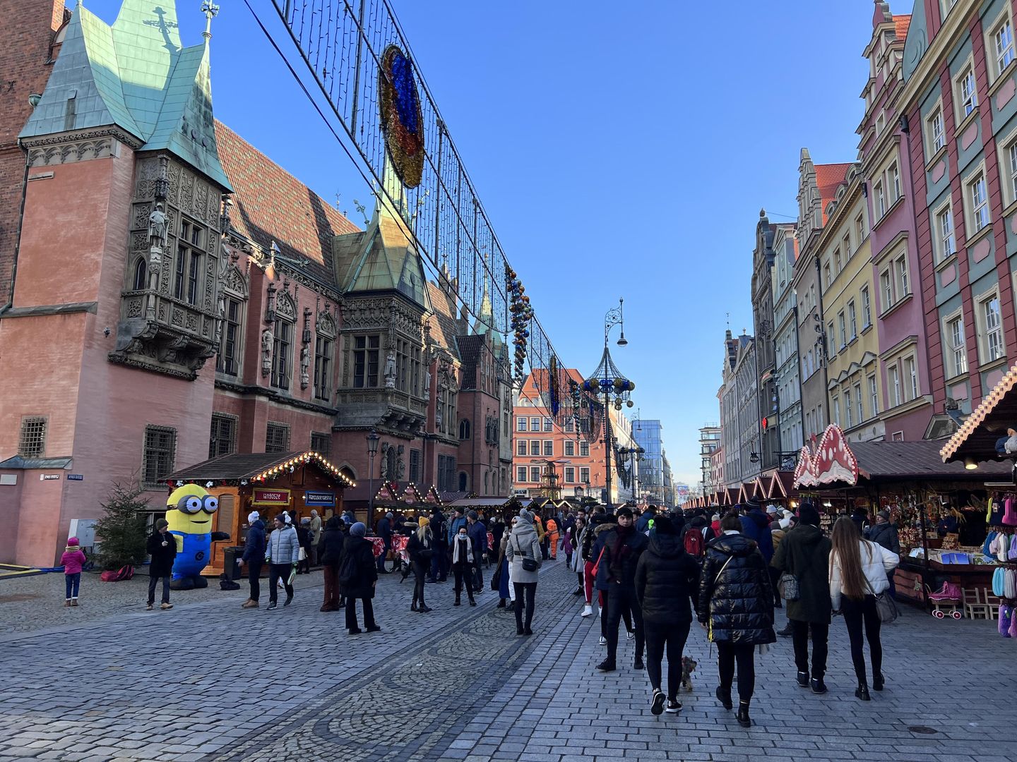 Wizyta na jarmarku wiąże się z przeciskaniem w tłumie 