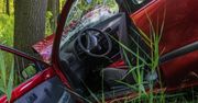 Audi uderzyło w drzewo! Nie żyją trzy osoby