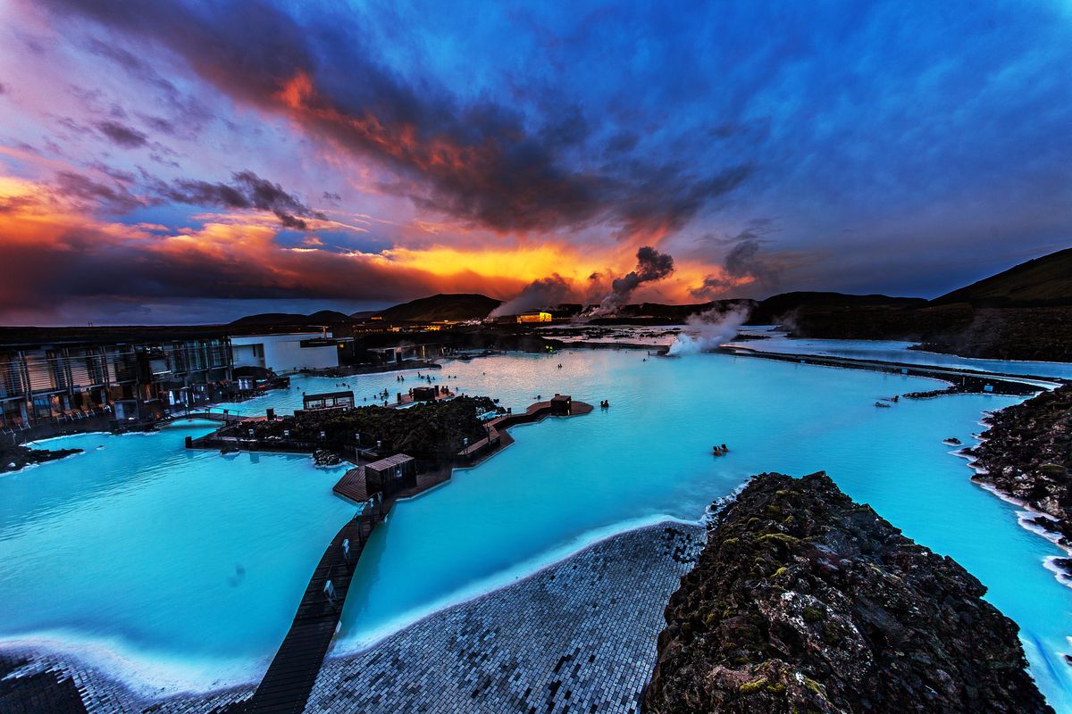Odwiedzenie Blue Lagoon to obowiązkowy punkt wycieczki po Islandii 