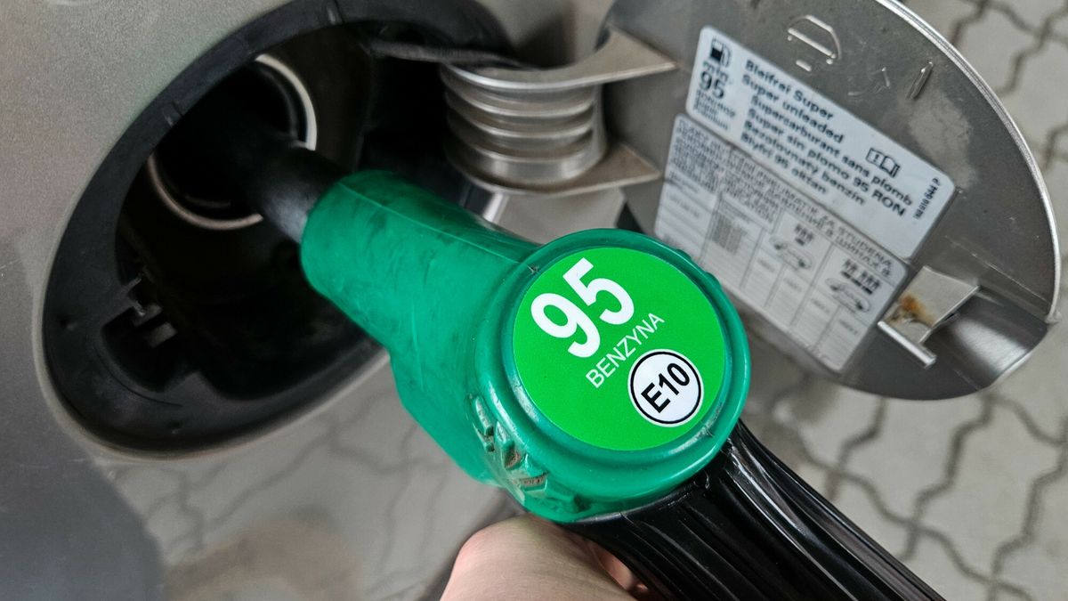 Od tego tygodnia na stacjach tankujemy benzynę Pb95 w standardzie E10