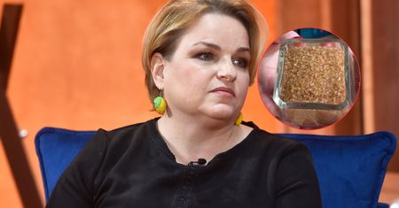 Z pozoru zwykły cukier. Pokazała, co się dzieje po połączeniu z wodą