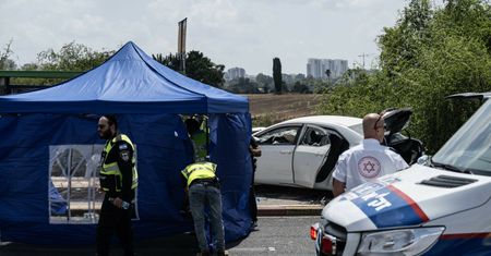 "Podejrzenie ataku terrorystycznego". Auto wjechało w przystanek w Izraelu