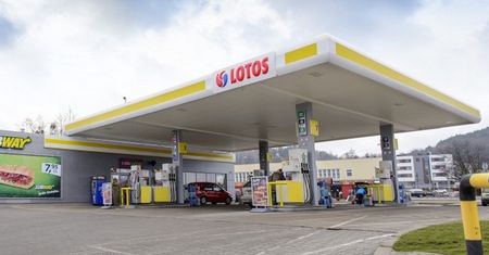 Lotos z zyskiem. Ciągle tankujemy mniej niż przed pandemią