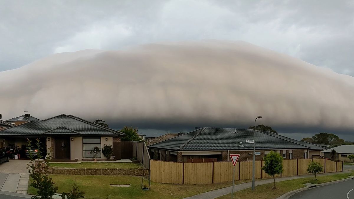 Ogromna chmura szelfowa pokryła niebo Melbourne 