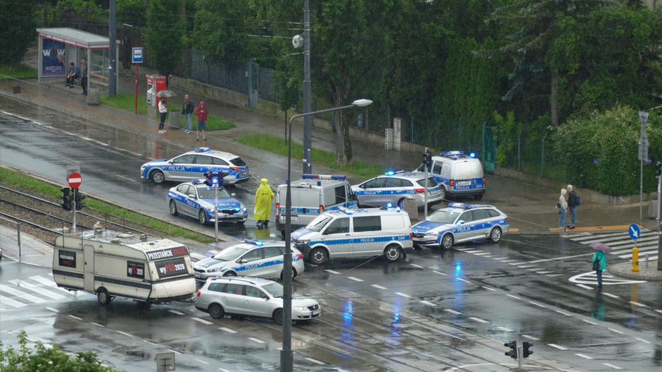 Policyjna akcja na Żoliborzu. Blokada ulic w pobliżu domu Jarosława Kaczyńskiego