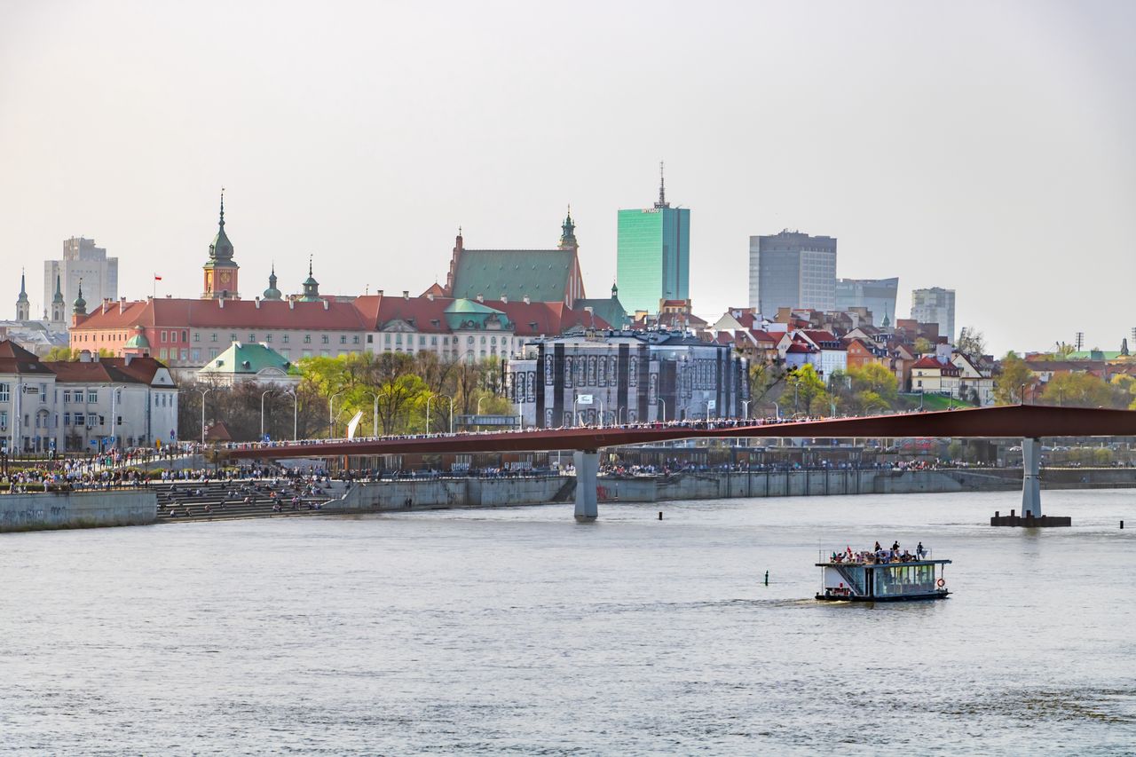 Warszawa: Miały pływać częściej, nie pływają wcale. Promy zawieszone