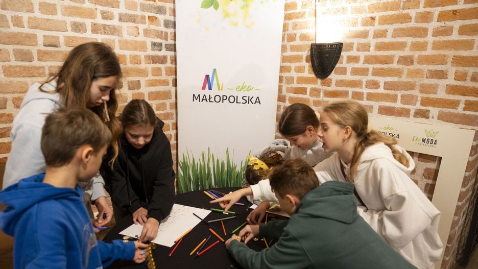 &#34;Moda z przeszłości, odpowiedzialność za przyszłość!&#34;.