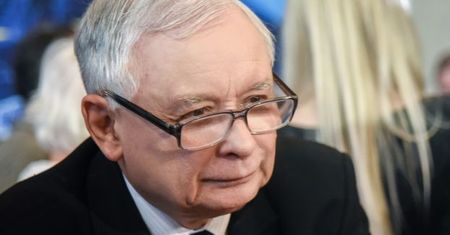 Nowy aniołek Jarosława Kaczyńskiego. Zobaczcie, kto wywołał uśmiech na twarzy prezesa (FOTO)