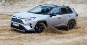 Hybryda w terenie? Toyota RAV4 pokazuje, że można