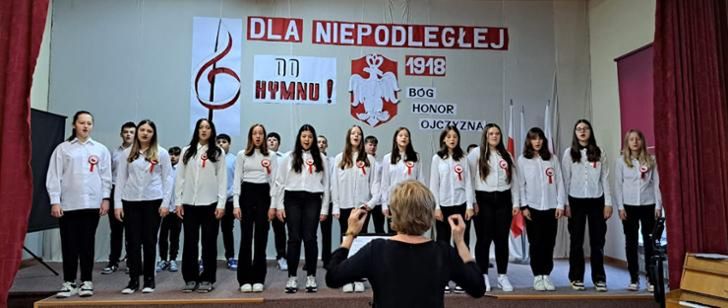 Debiut Szkolnego Chóru SMS Ostrowiec w Ogólnopolskim Konkursie [Foto]