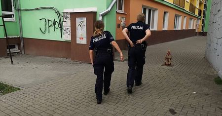 Nie widzieli sąsiada od dwóch tygodni. Policjanci weszli do jego mieszkania