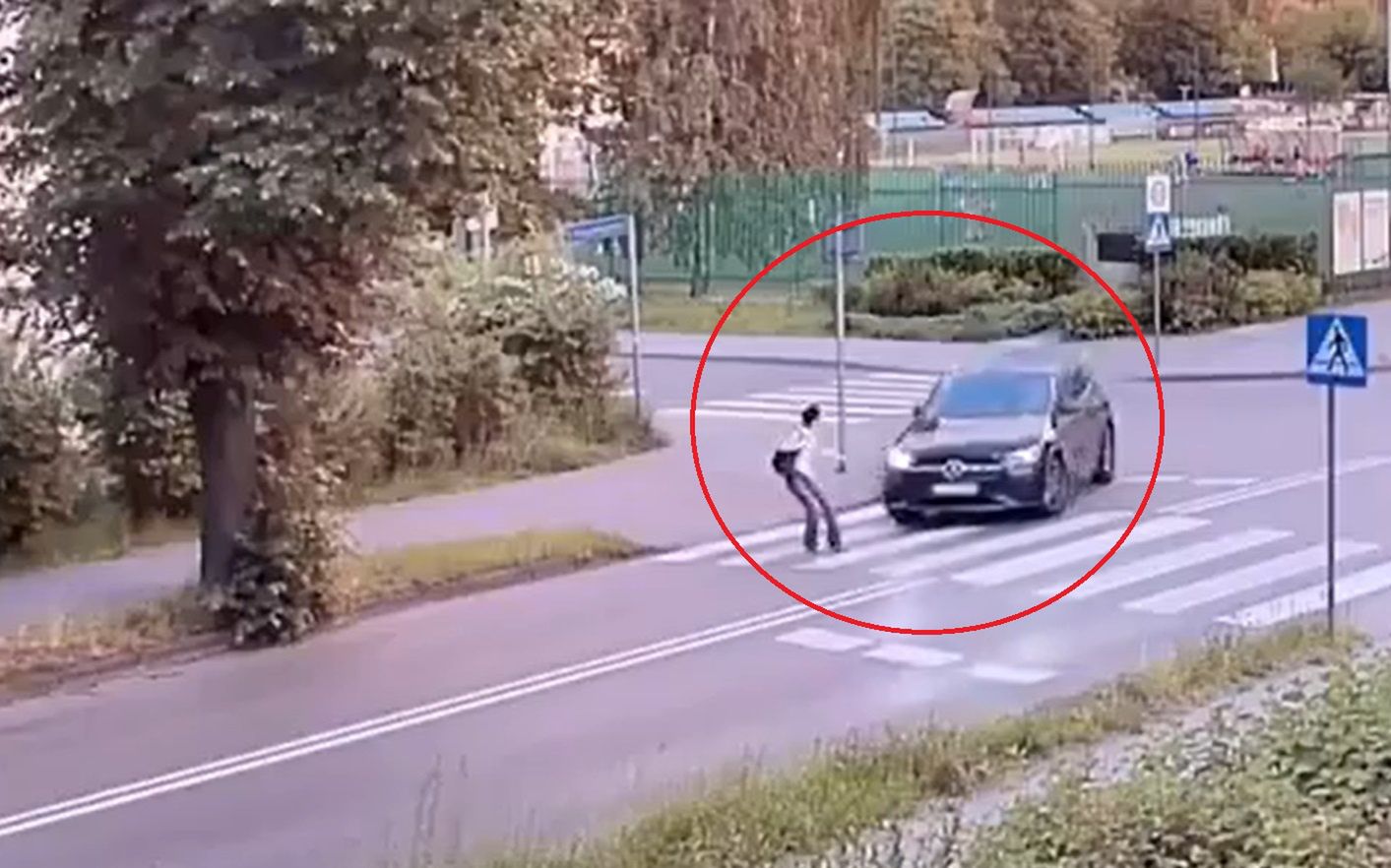 Niebezpieczne zdarzenie na pasach. Kobieta może mówić o ogromnym szczęściu