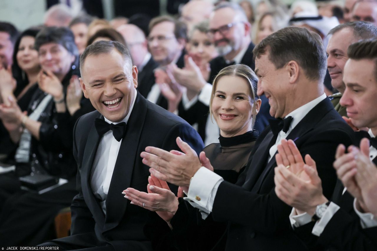 Unikalna chwila. Serdeczna relacja między Nawrockim a Sikorskim