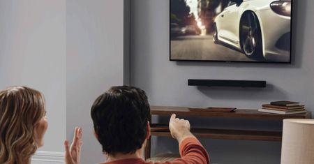 Pokonaj ograniczenia i wskakuj w środek akcji - nowy soundbar JBL