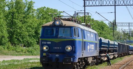Państwowy przewoźnik ma 130 mln zł straty. Akcje PKP Cargo poleciały w dół
