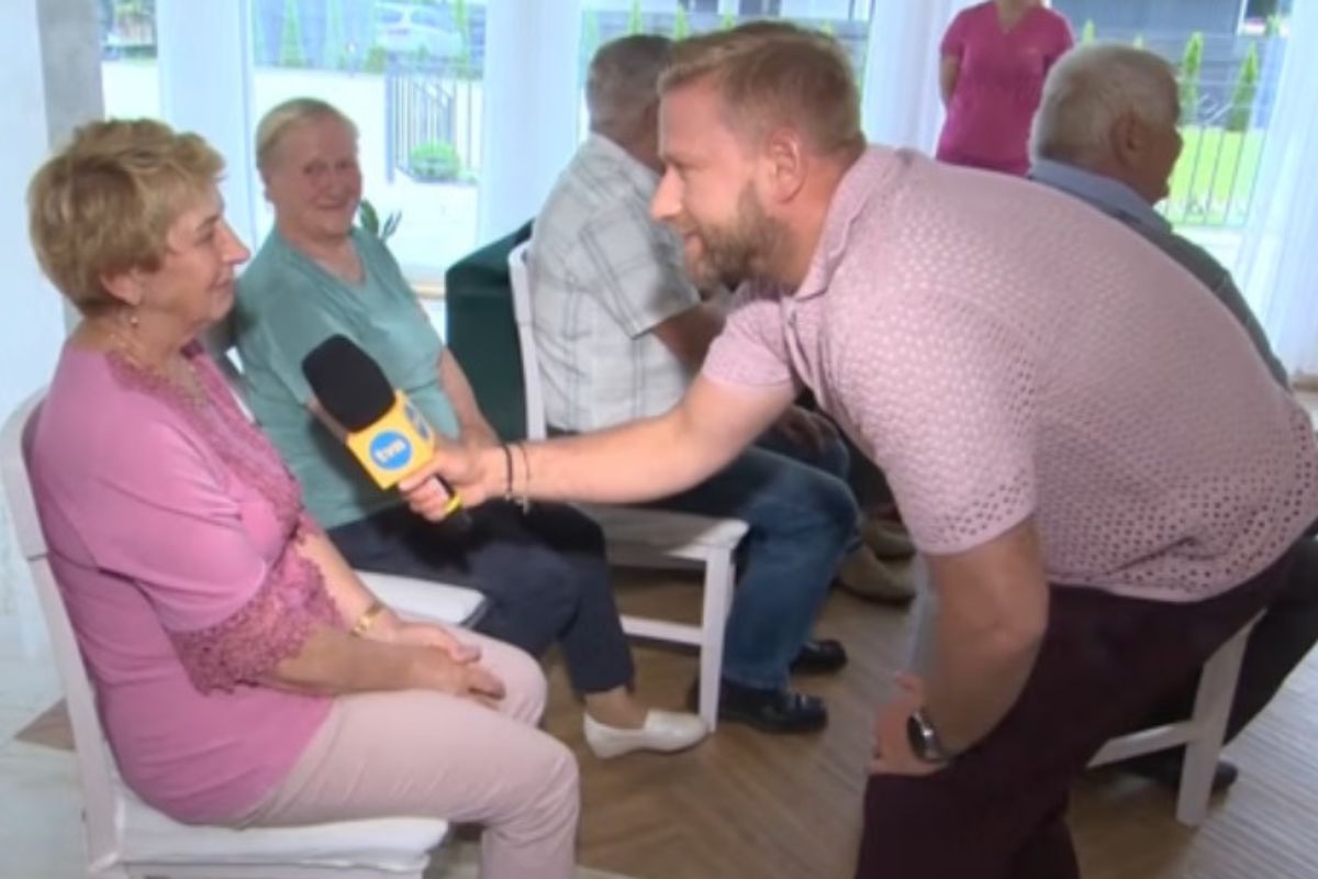 Bartek Jędrzejak rozmawia z seniorką w "Dzień dobry TVN"